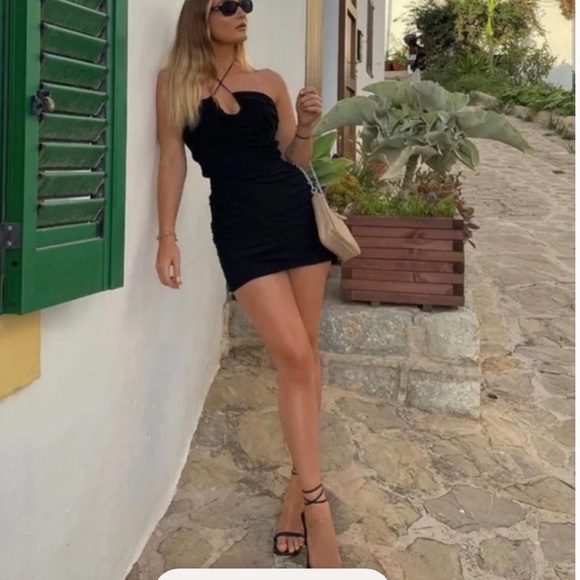 Zara woman’s black Ruched halter mini dress - Picture 6 of 16